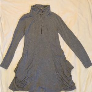 Grey Kensie tunic with pockets!